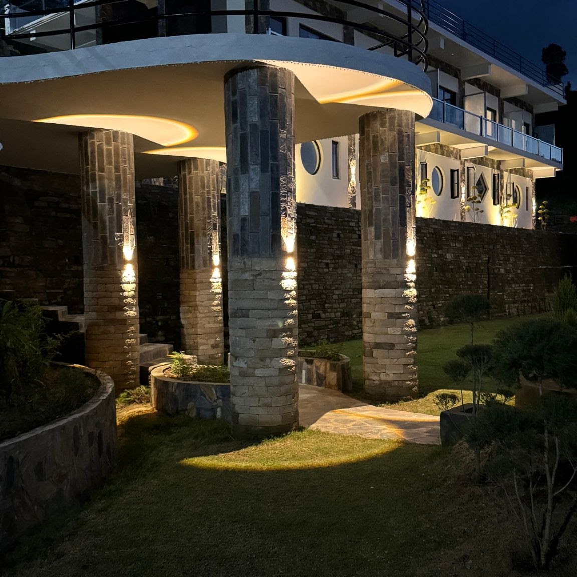 hotel in almora with himalayan view