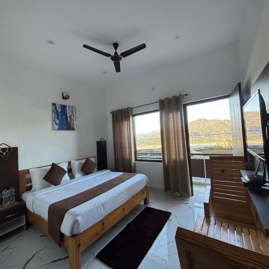 hotel in almora with himalayan view