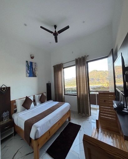 best hotel in almora